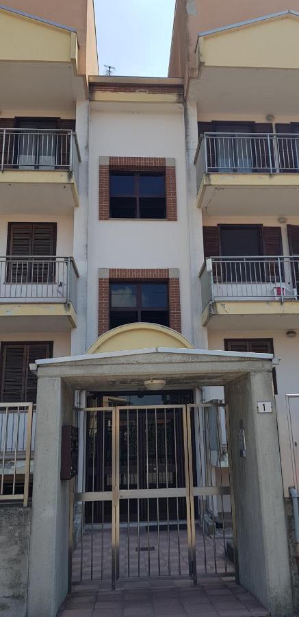 V12 Apartments - Trecate Exterior foto
